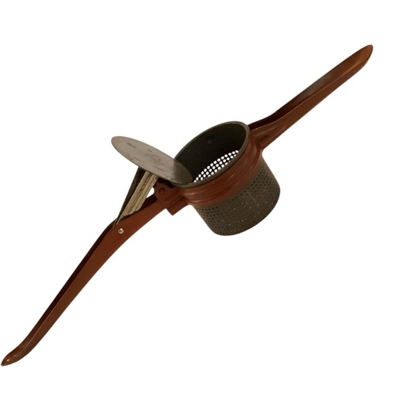 Collectible Vintage Metal Food Press Ricer Masher Handy Ludington Michigan USA - Picture 4 of 7